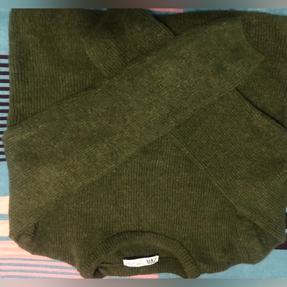 Cropped Knit Sweater - Picture 5 of 7